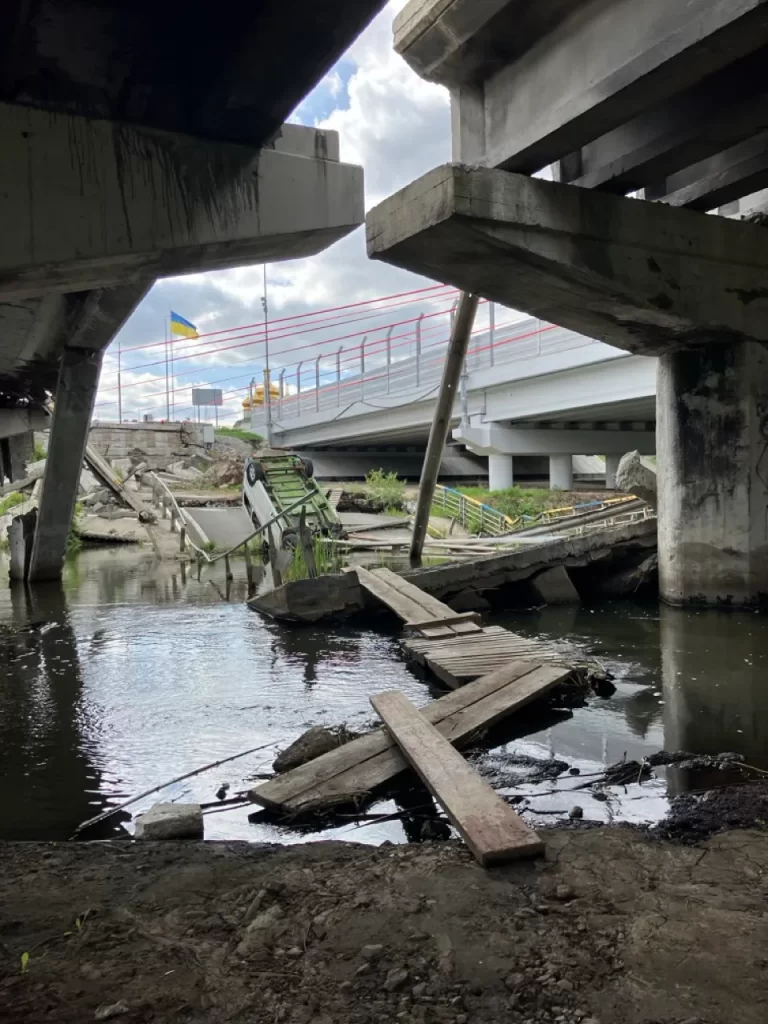 Irpin, memorial at the destroyed Romaniv bridge, May 2025. Hundreds of thousands of people were evacuated under russian fire from russian-occupied areas of the Kyiv region via this “Road of Life” in March 2022.